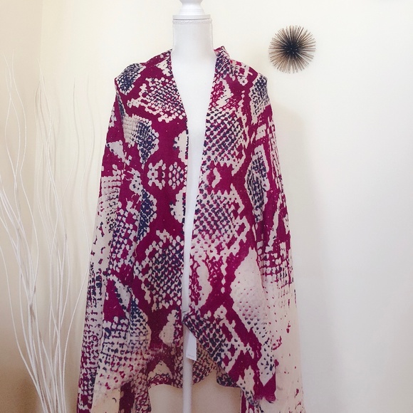 100% wool Lola Rose Scarf - Picture 3 of 3